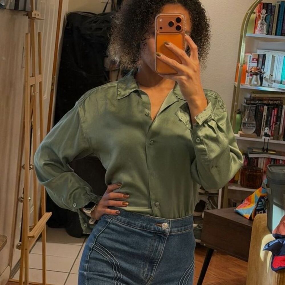 Vintage 80s Austin Reed Sage Green 100% Silk Blouse
